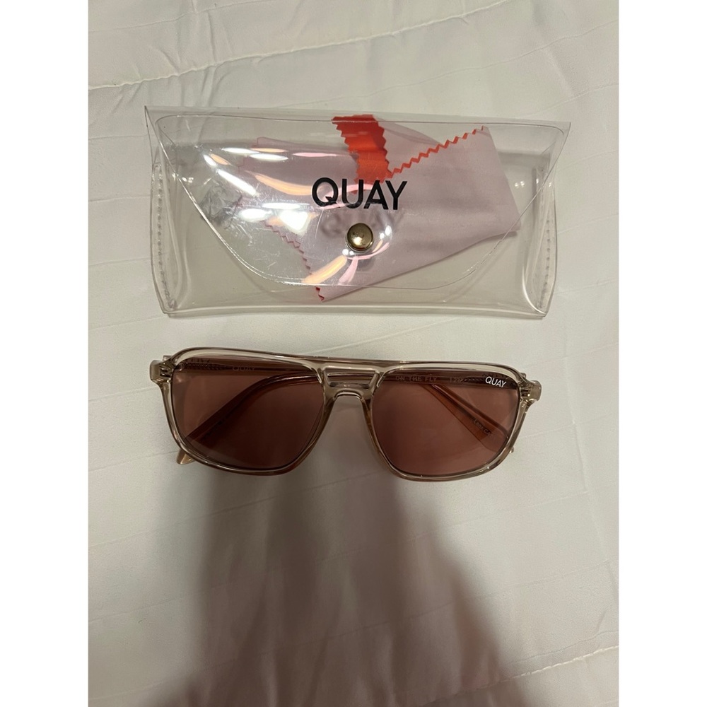 Quay women’s sunglasses! Perfect condition.
Comes with case and cloth